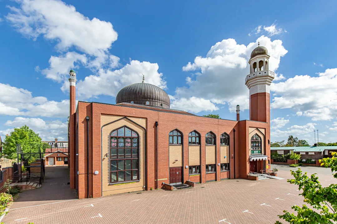 Reinstate the Imam of Oxford Central Mosque immediately. A written apology from the Mosque Committee must be provided to Imam Saab.