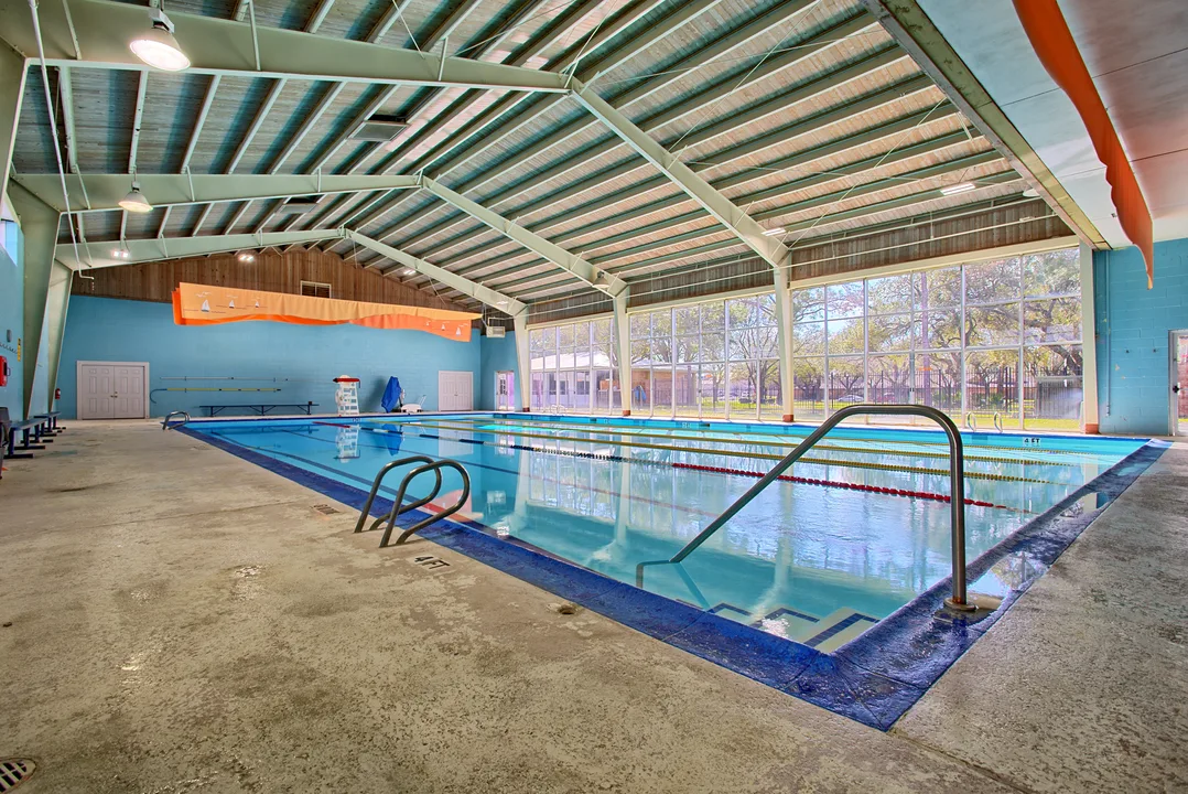 Oak Ridges Pool petition for an 8 lane 25 meter pool