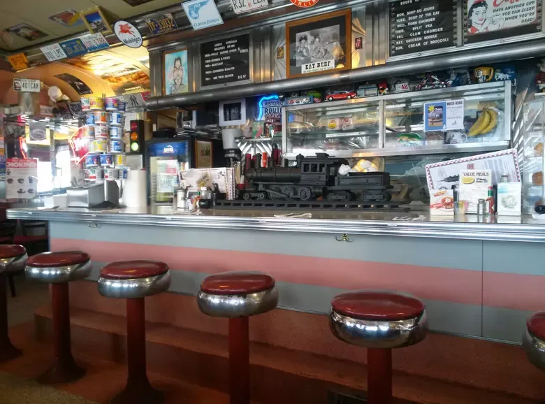 Save Gladwyne Lunch - over 500 signatures so far !