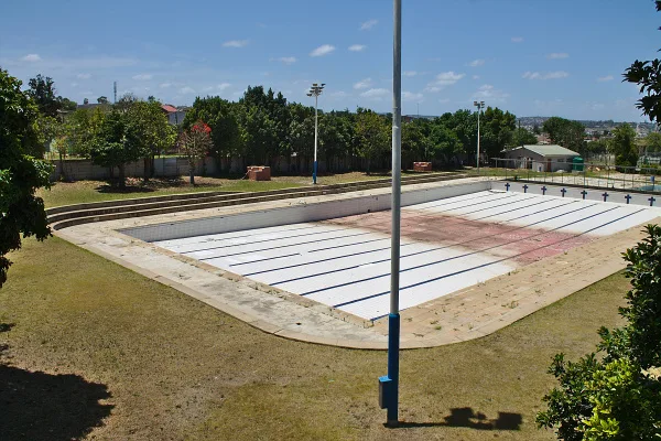 Re-open Uitenhage pools