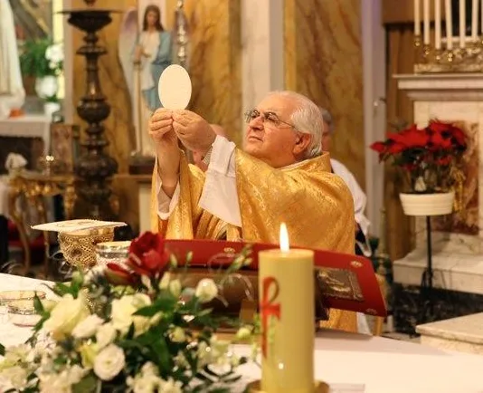 Petition: Bring Padre Carmelo back home to St Peters Italian Church, London / Londra