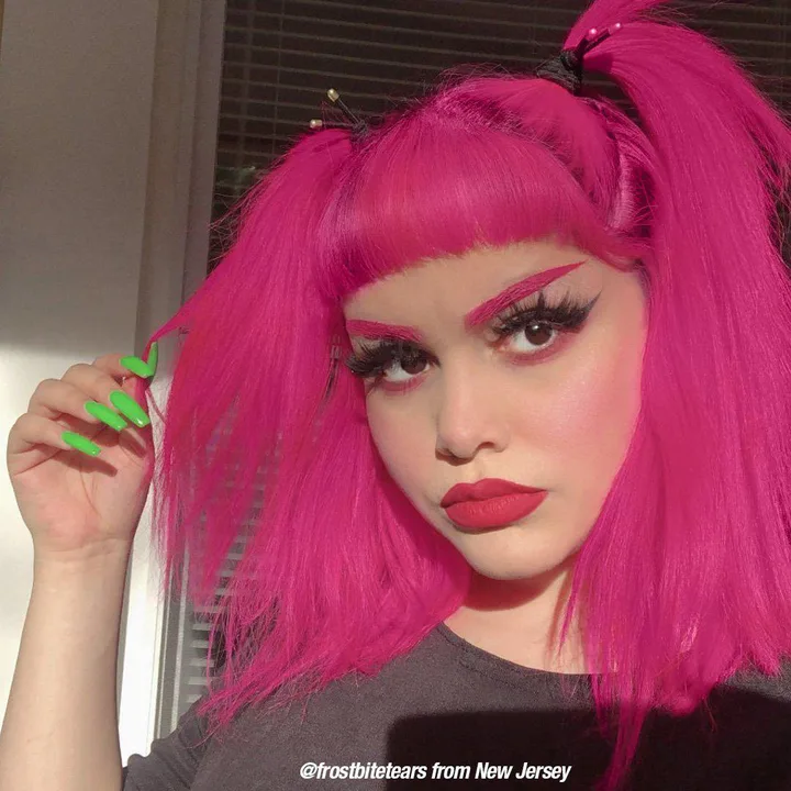 Samantha Hill needs pink hair!
