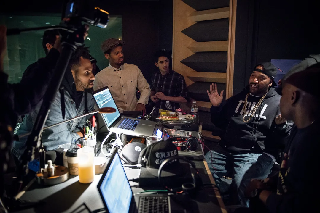 Petition to get rappers Lil Wayne and Los to collaborate on a mixtape