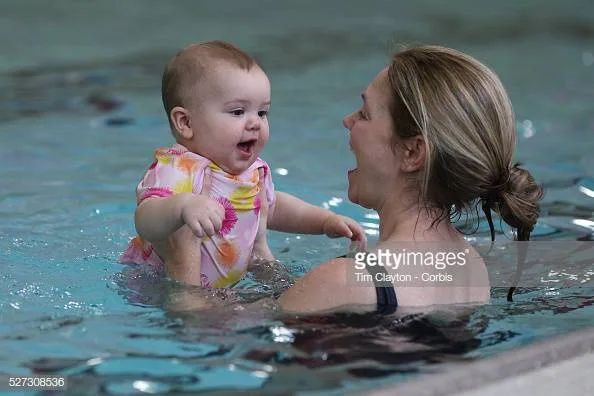 Weekend pool access for families with babies and toddlers / Aceso a la piscina de fin de semana para todos las familias con ninos