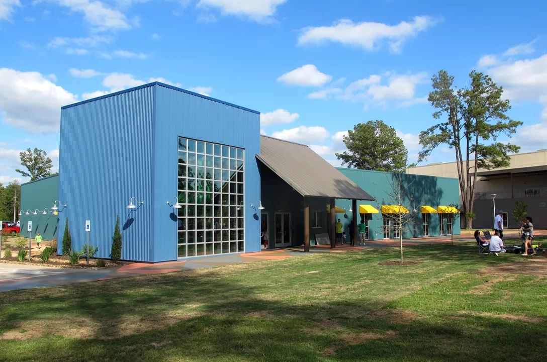 Parents in favor of the Waldorf School at SJP