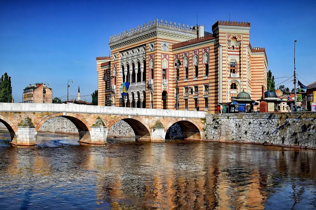 Odgovornost za pokrivanje natpisa na Vijećnici