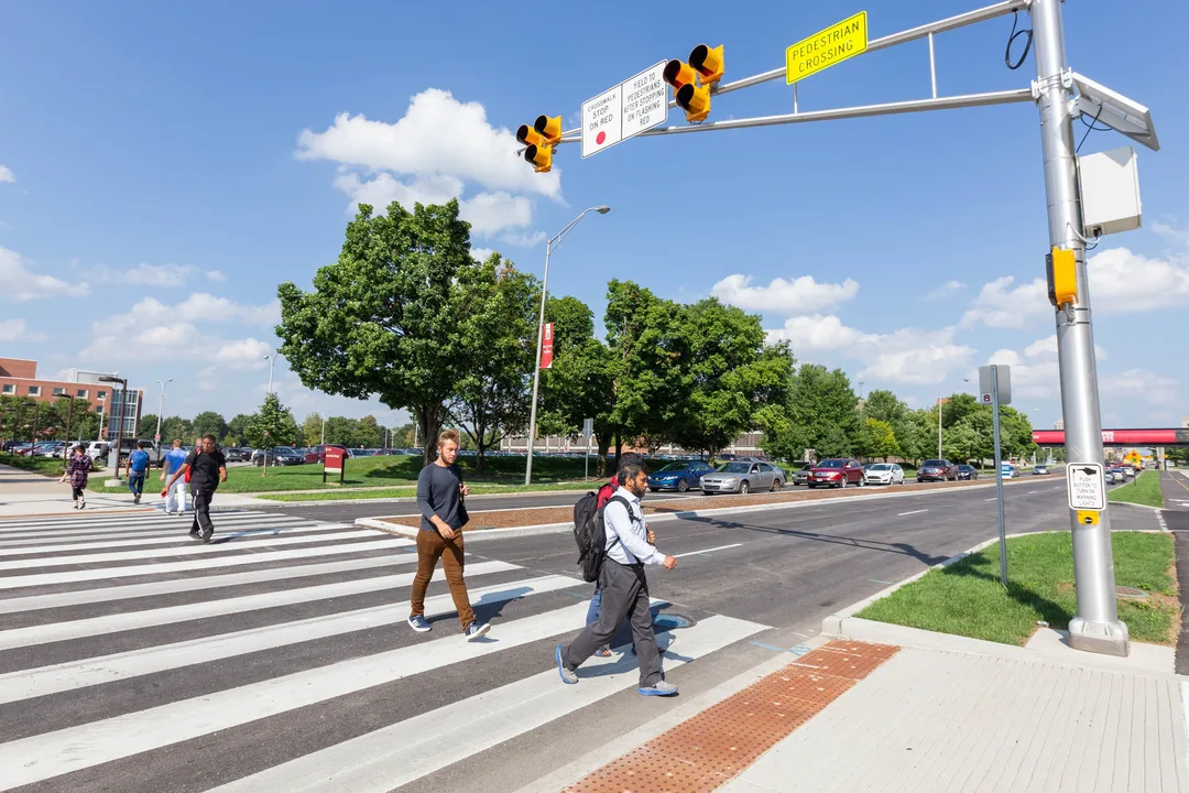 Change the "walk" time at the intersection of Tenth Avenue and Fee Lane from 10 seconds to 15 seconds.