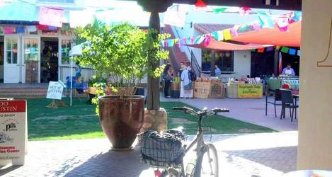 Community not concrete, El Mercado San Agustin