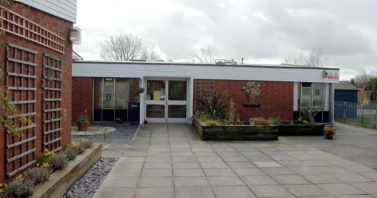 Keep Longbarn Primary School open