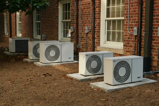Members agreement to install 2 heat pumps for Takarunga Playcentre