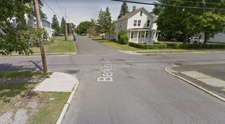 Make Manor Avenue & Berkley Avenue a 4-Way Stop