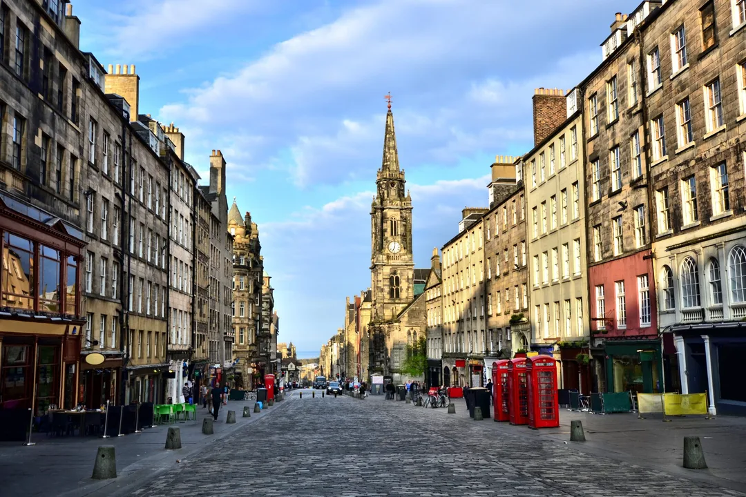Keep Edinburgh's historic cobbles!!!