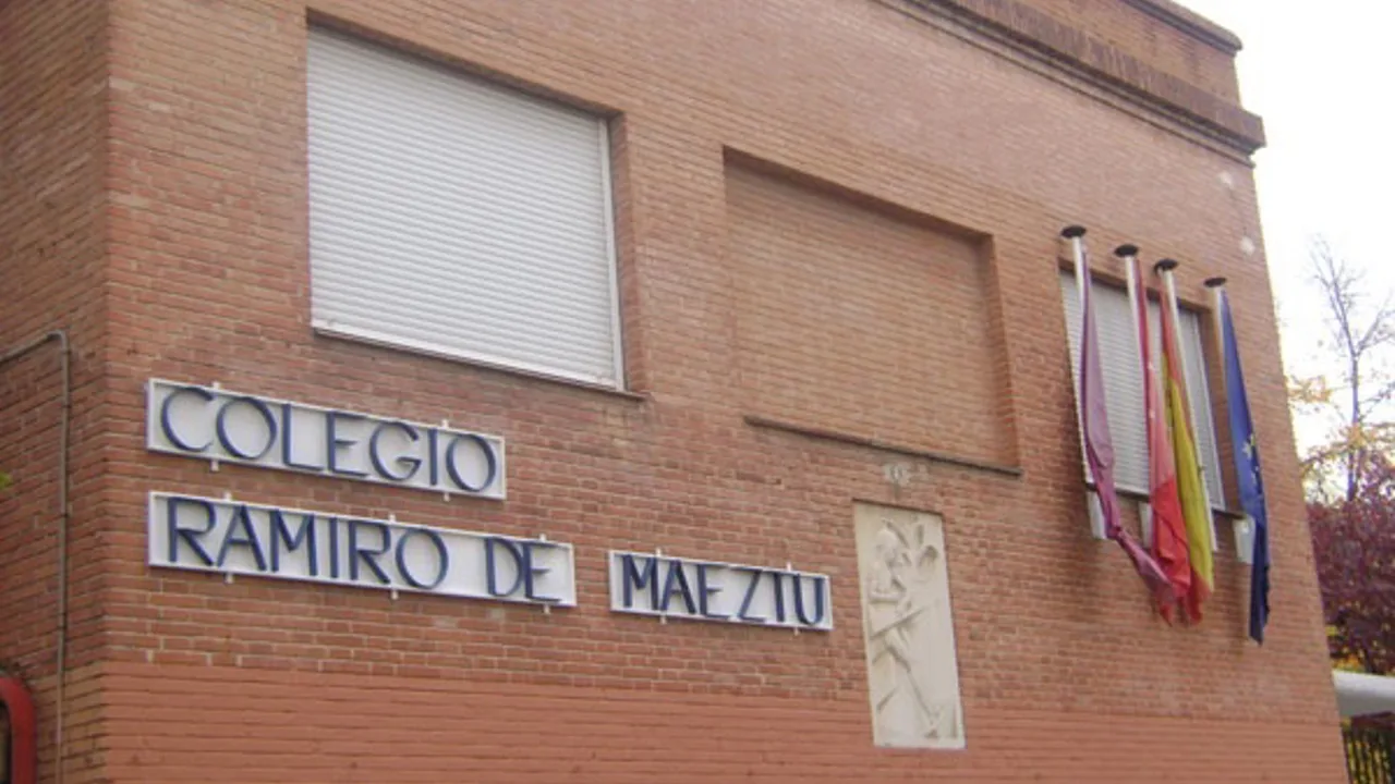 No al acto de falange en el C.P. Ramiro de Maeztu