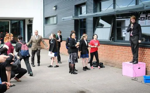 Lower voting age in UK to 16
