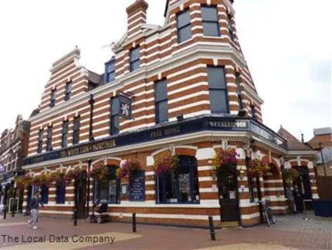 J. D. Wetherspoon: Save The White Lion of Mortimer, Mitcham!