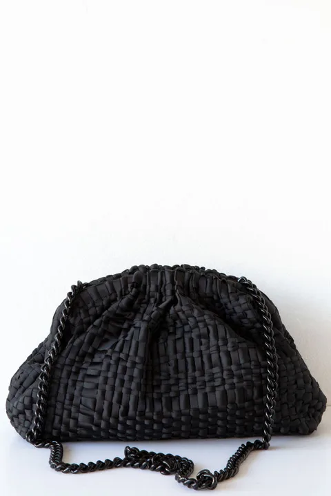 Kpop Fans, all L.o./\.e.s and Thailand please all unite to find Nu'est Ren's Clutch bag with personal belongings.