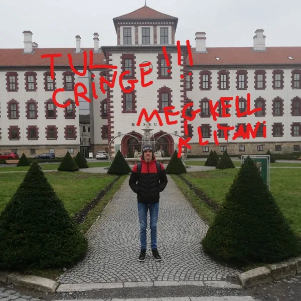 Lacit kitenni az egyetemrol mert cringe