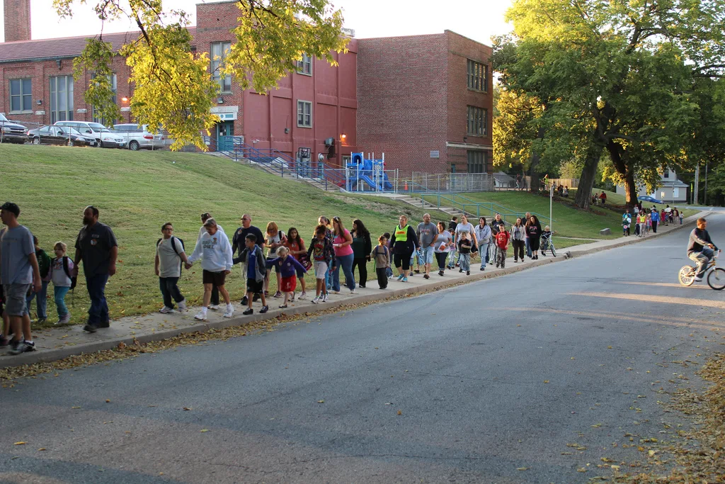 Removing the 2min parking zone outside the schools