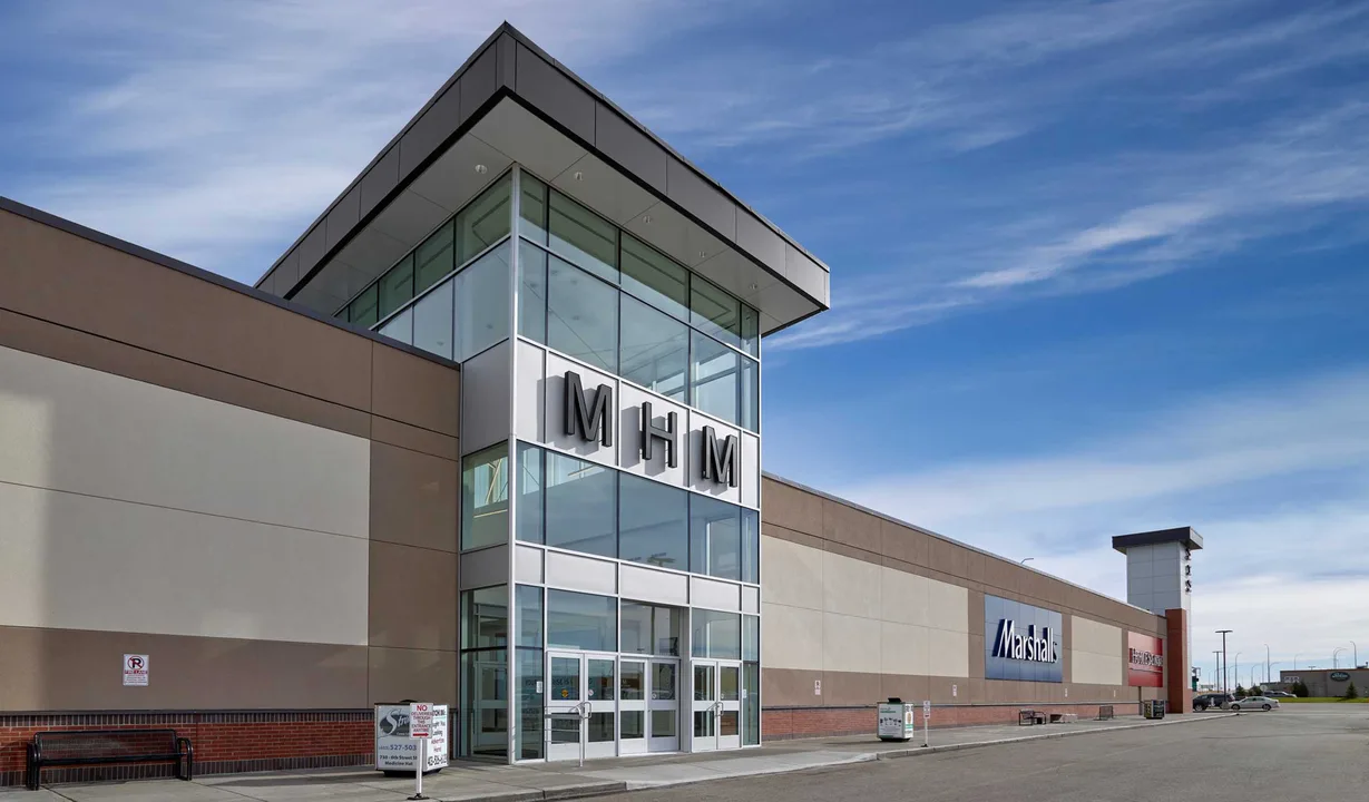 Medicine Hat Mall Smoke-Free Entrance