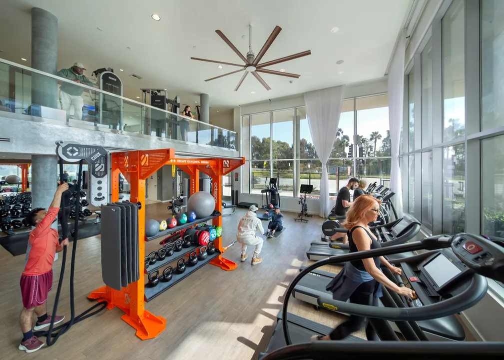Change the hours and sanitation of the Sierra Madre Gym!