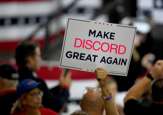 Make murad a discord mod