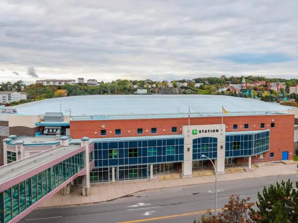 Sell Poutine At Harbour Station
