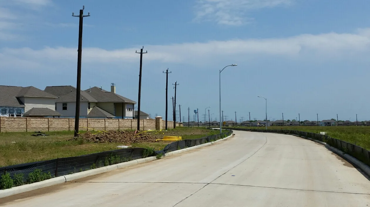 Stop the overhead electrical on Isla Vista to preserve the beauty and appeal of the Mar Bella subdivision in League City