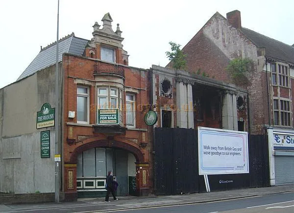 National Picture Theatre & Swan Inn