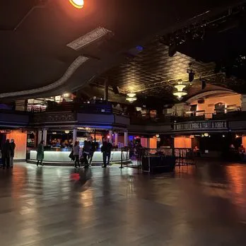 28 VINYL's School Of Hard Rockz: Boston