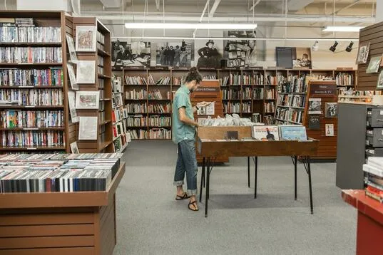 Save the Friends’ Readers Bookstore at Fort Mason