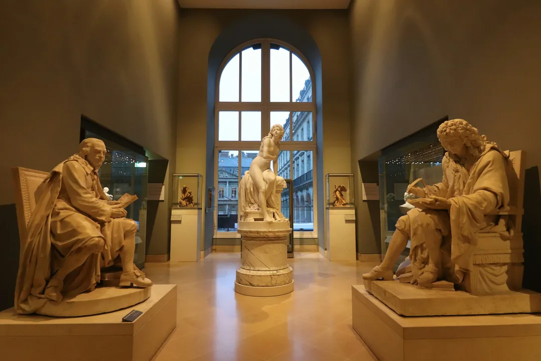 Respect statues - Build exclusive museums for them