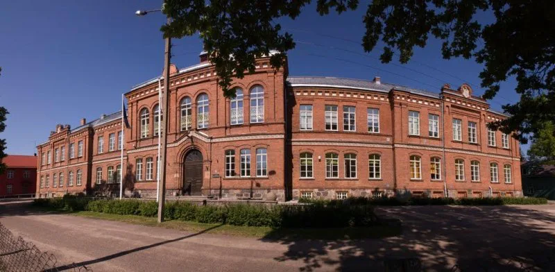 Peatada Viljandi Kesklinna Kooli üleminek uuele päevakavale 2023/2024 õppeaastal