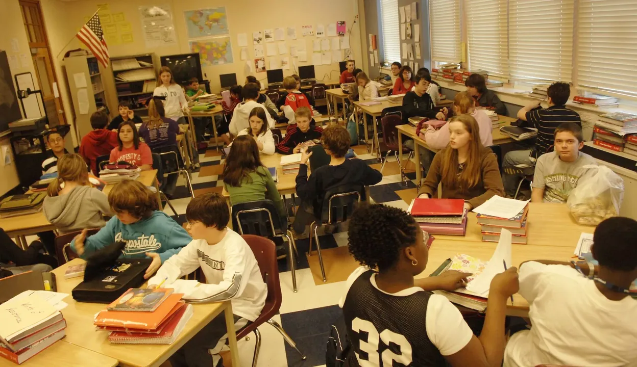 Support Dr. Lussier's proposal to cap enrollment