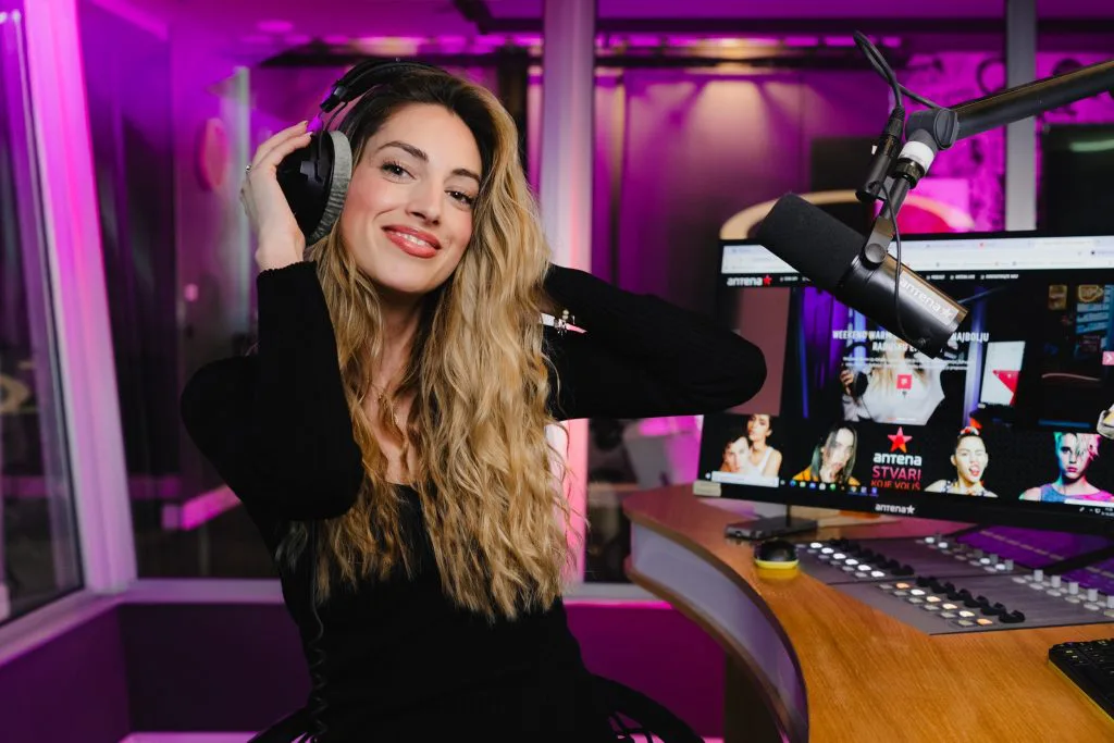 Želimo slušati Inevitable - Dulce Maria na Antena Zagreb