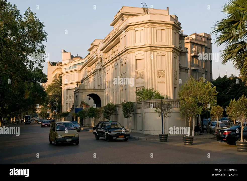 ZAMALEK RESIDENTS REFUSE METRO STATION IN SIDKY SQUARE