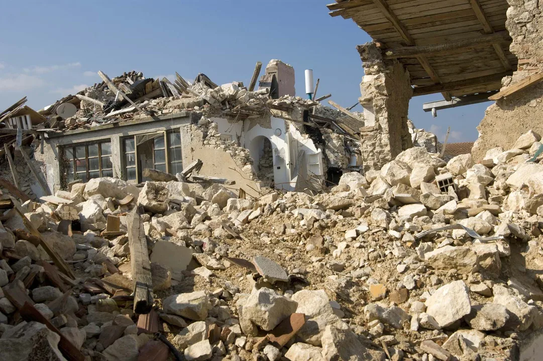 SOLDI SUBITO PER LA RICOSTRUZIONE PER L'ABRUZZO
