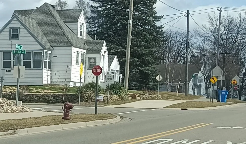 4-WAY Stop Sign at Tremont and Poplar St