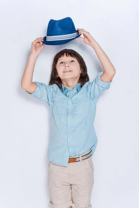 MAKE THE WENCH CARINA TORRE GIVE ASHER BACK HIS BASIC HUMAN RIGHT OF OWNING A HAT
