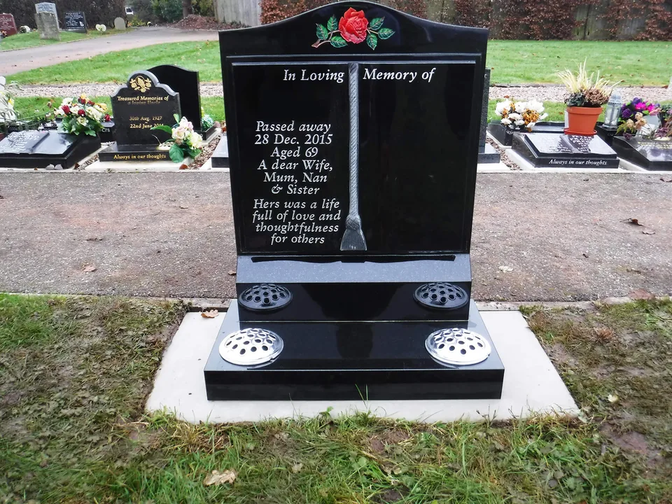 let keepsakes and memories be left on clipstone cemetery graves
