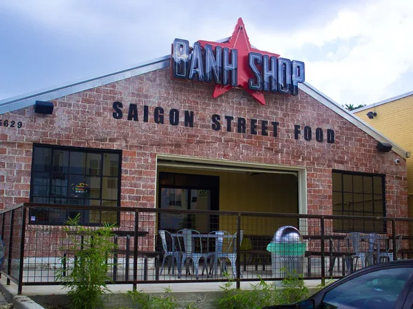 Yum! Brands Banh Shop Logo Change.