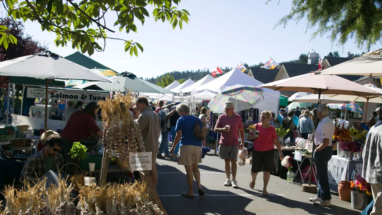 Encourage Salt Spring farmers at the Saturday Market