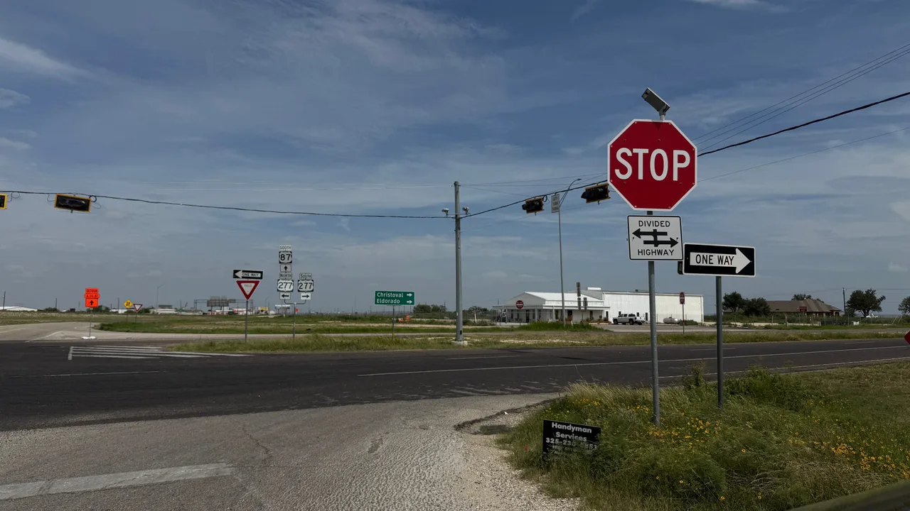 Red Light at FM 2090 and Tram Road