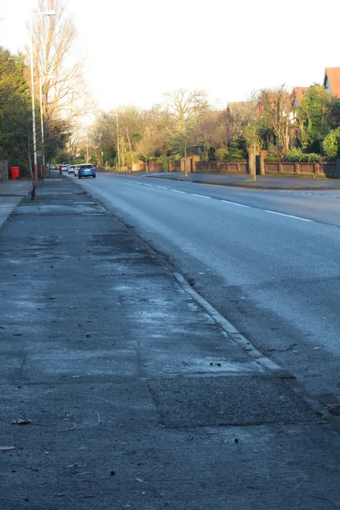 Lulworth Road- Safety Measures and Crossing