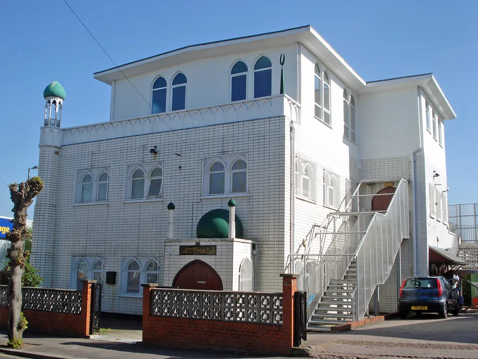 Stop mismanagements and racism in our Mosque.