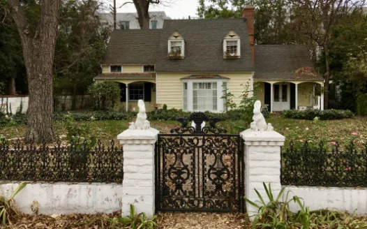 SAVE 4221 AGNES AVE.  SUPPORT HISTORIC STATUS.