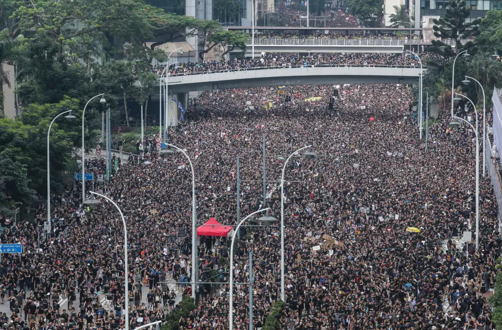 香港會計師捍衛香港民主自由，強烈譴責特區政府以暴力對待和平示威者，警方選擇性執法。