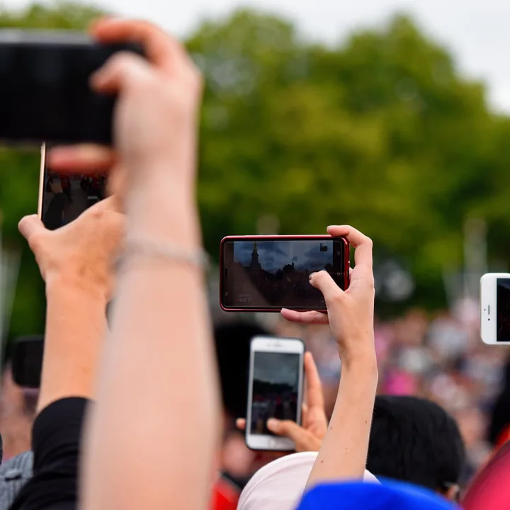 STOP taking illegal pictures of others!