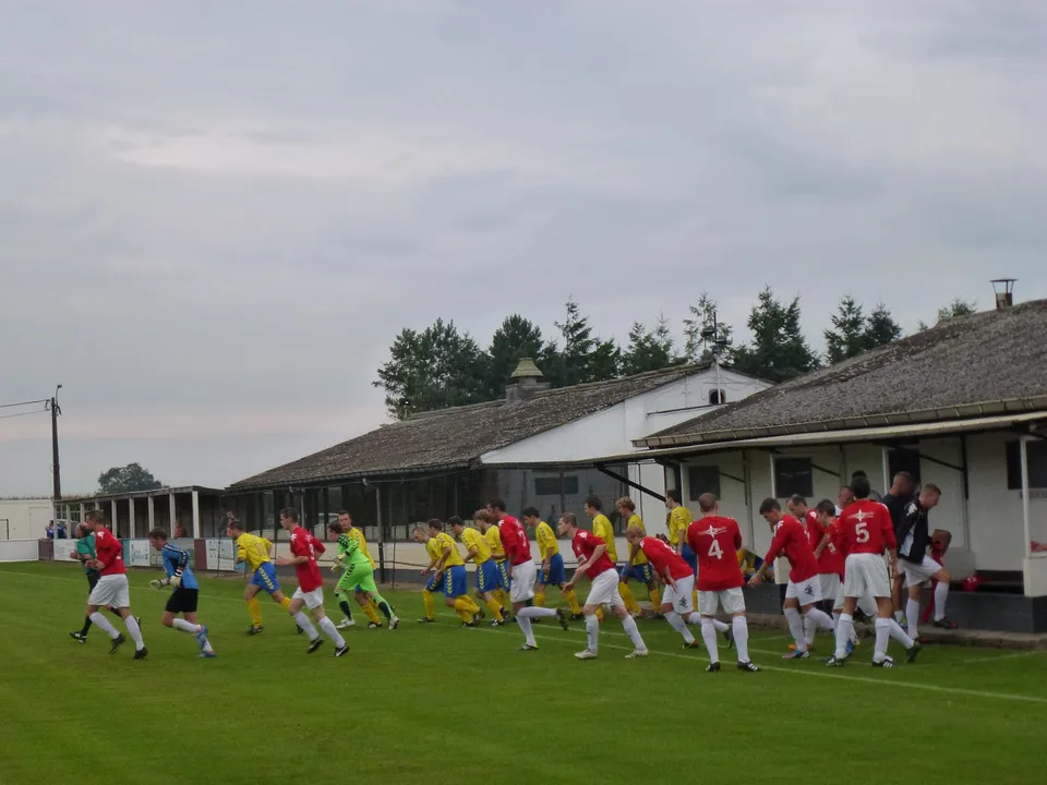 Laat FC Poppel de voetbalterreinen behouden aan Steenweg op Baarle in Poppel