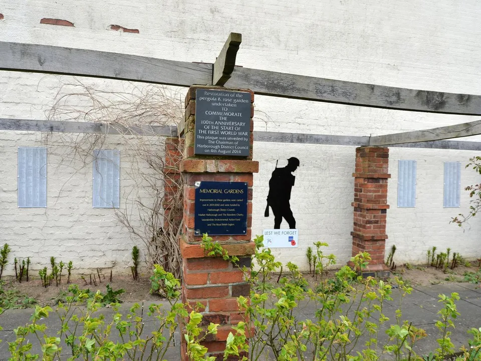 War Memorial and Portico, Coventry Rd Hospital, Market Harborough