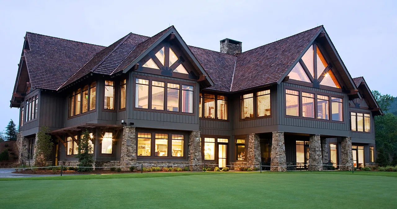 Should the Big Canoe Sconti Clubhouse be closed